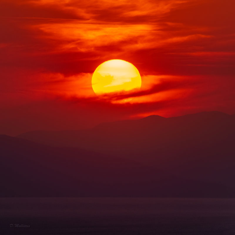 Πορφυρό ηλιοβασίλεμα στον βόρειο Ευβοϊκό